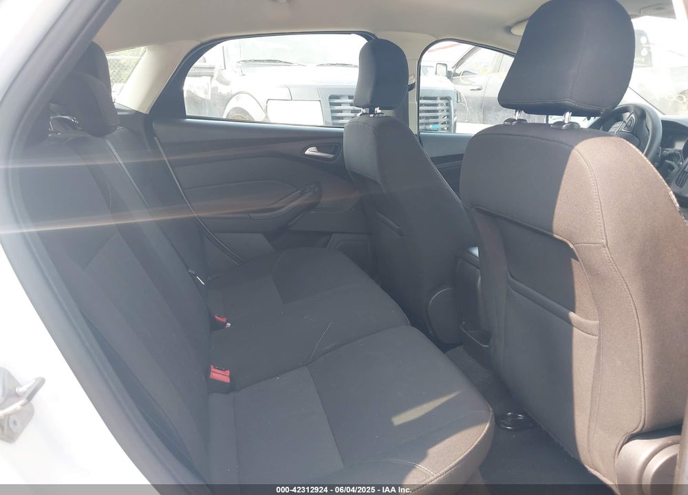 2017 FORD FOCUS SE VIN: 1FADP3K23HL262009