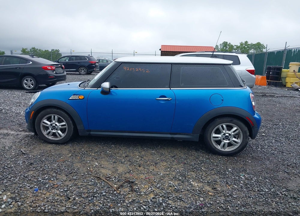 2012 MINI COOPER VIN: WMWSU3C54CT255840