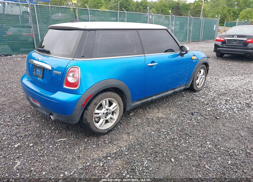 2012 MINI COOPER VIN: WMWSU3C54CT255840