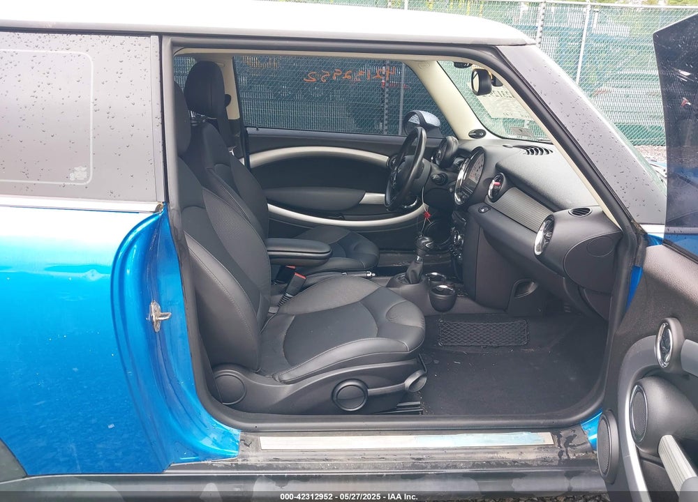 2012 MINI COOPER VIN: WMWSU3C54CT255840