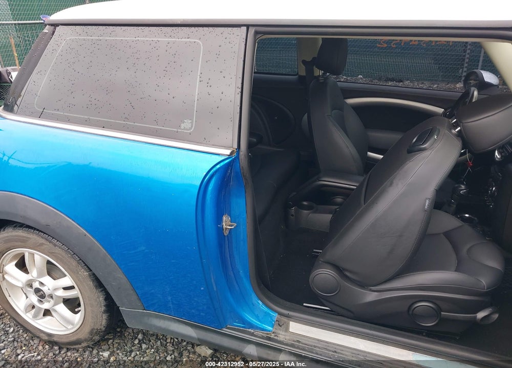 2012 MINI COOPER VIN: WMWSU3C54CT255840