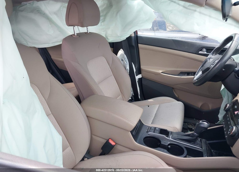 2017 HYUNDAI TUCSON VIN: KM8J33A27HU420688