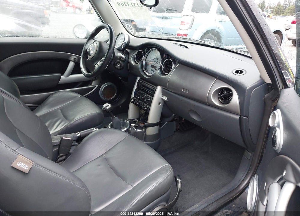 2003 MINI COOPER S VIN: WMWRE33433TD60388