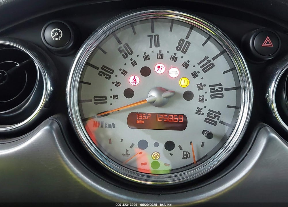 2003 MINI COOPER S VIN: WMWRE33433TD60388