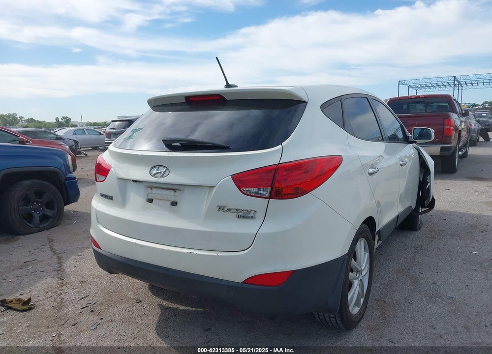 2013 HYUNDAI TUCSON VIN: KM8JU3AC5DU559718