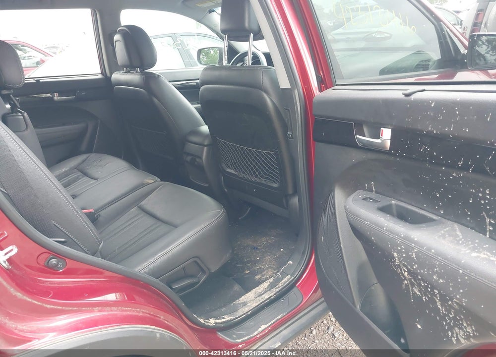 2014 KIA SORENTO LX VIN: 5XYKT3A69EG538184