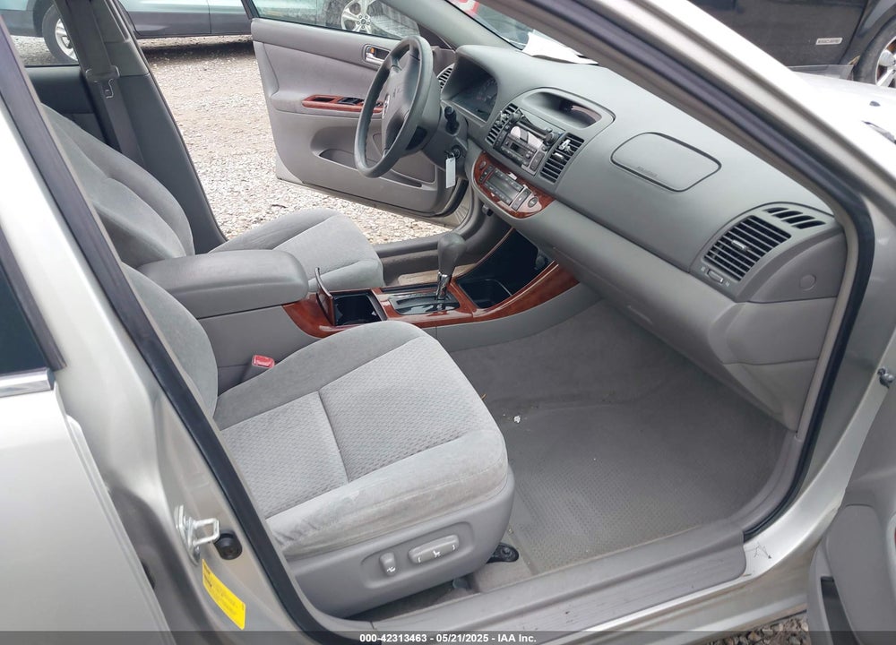2004 TOYOTA CAMRY XLE VIN: 4T1BE30K14U932800