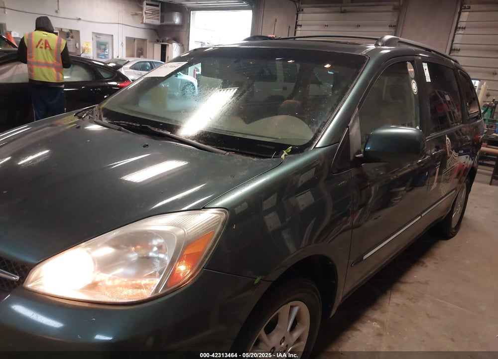 2004 TOYOTA SIENNA VIN: 5TDZA22C54S047082