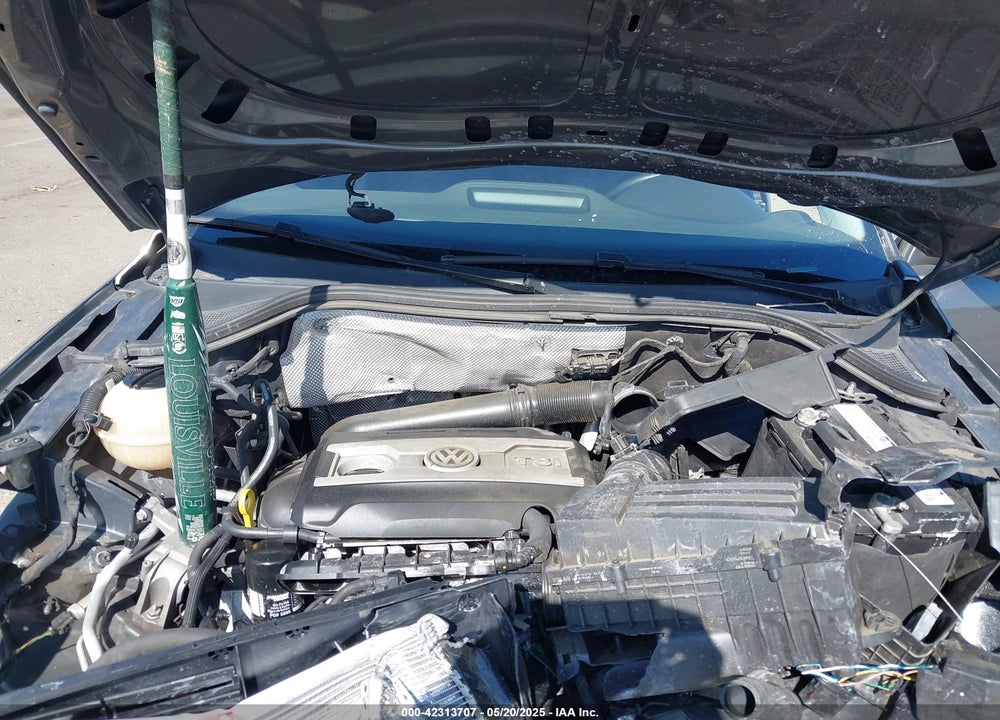 2016 VOLKSWAGEN TIGUAN VIN: WVGAV7AX1GW537635