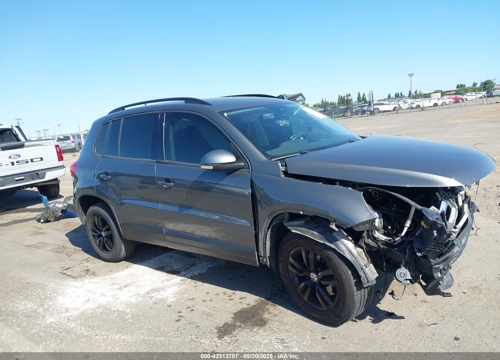 2016 VOLKSWAGEN TIGUAN VIN: WVGAV7AX1GW537635