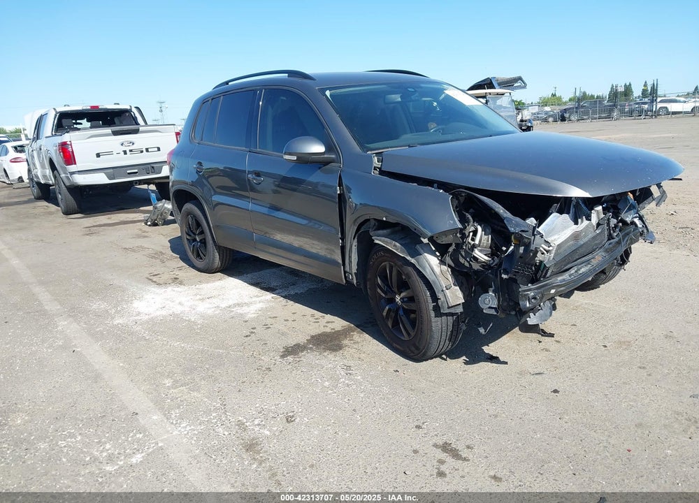 2016 VOLKSWAGEN TIGUAN VIN: WVGAV7AX1GW537635
