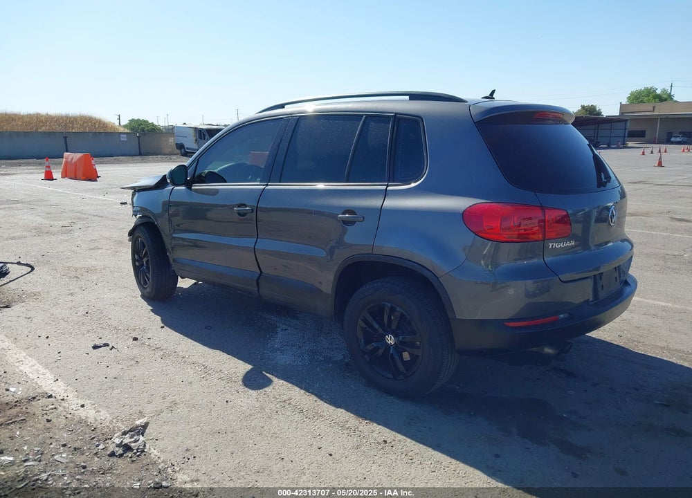 2016 VOLKSWAGEN TIGUAN VIN: WVGAV7AX1GW537635