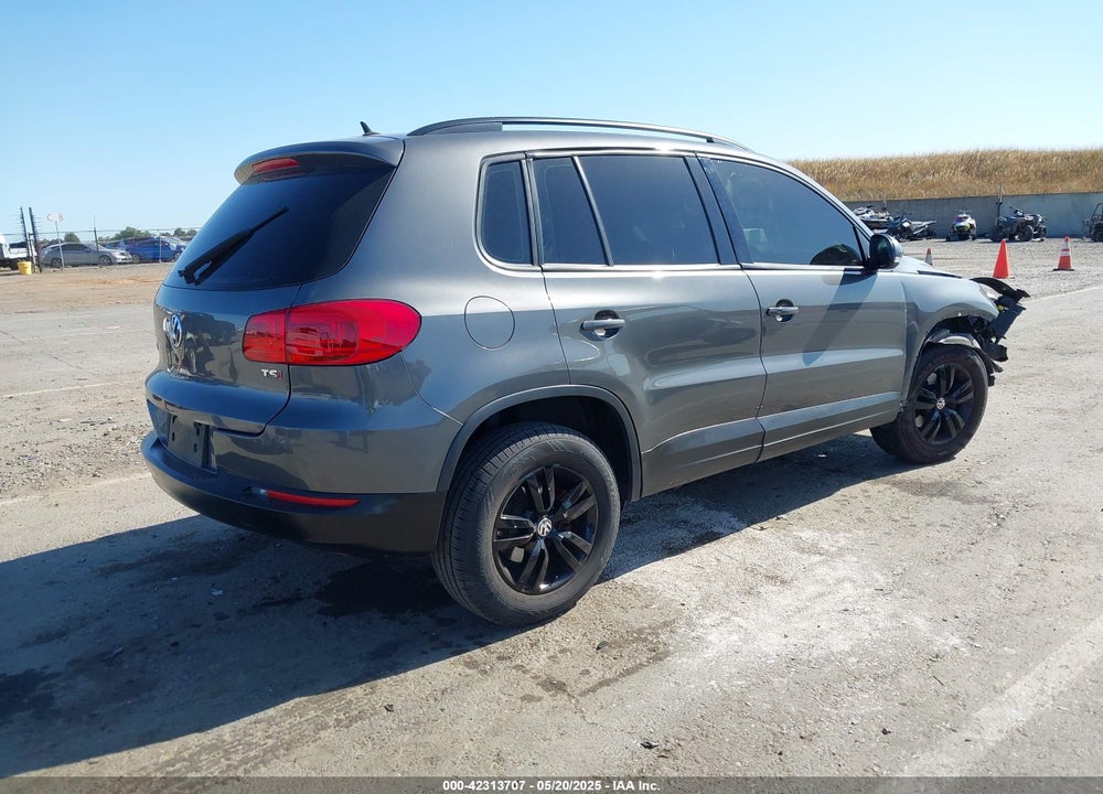 2016 VOLKSWAGEN TIGUAN VIN: WVGAV7AX1GW537635
