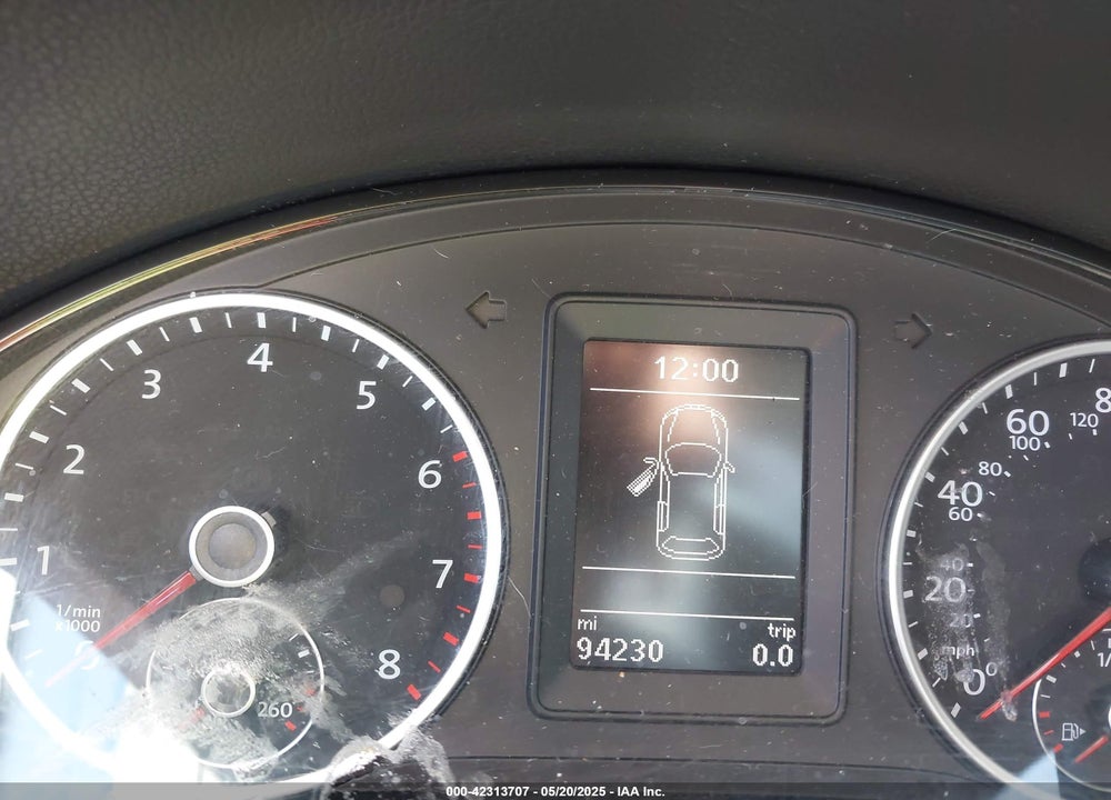 2016 VOLKSWAGEN TIGUAN VIN: WVGAV7AX1GW537635