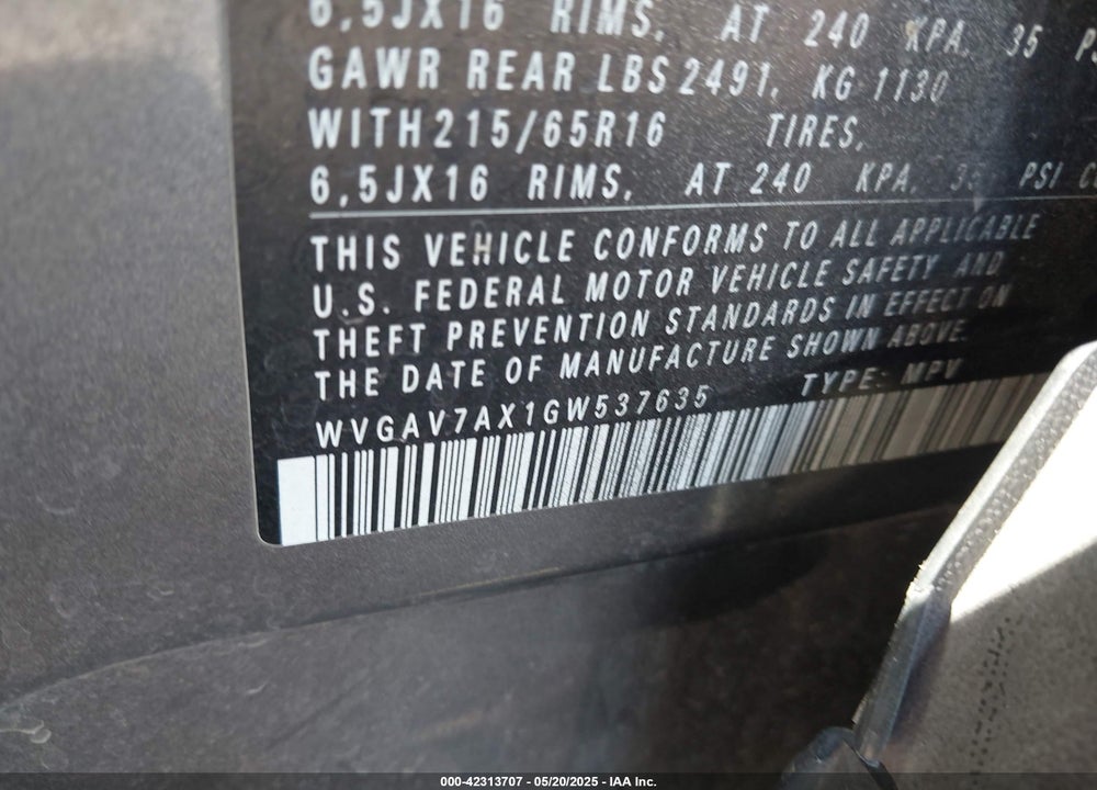 2016 VOLKSWAGEN TIGUAN VIN: WVGAV7AX1GW537635