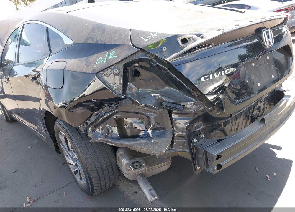 2017 HONDA CIVIC EX-L VIN: 2HGFC1F78HH653647
