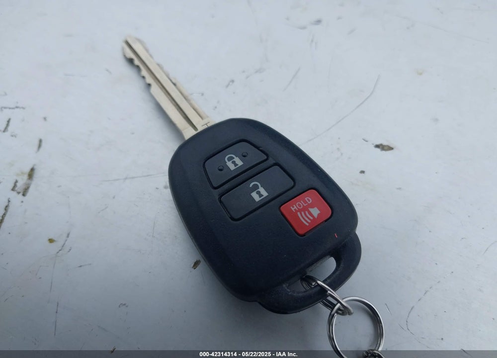 2015 TOYOTA RAV4 LE VIN: 2T3BFREV9FW406685