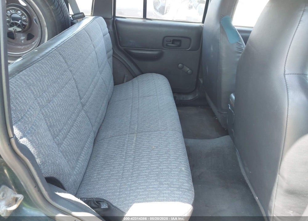 2000 JEEP CHEROKEE SE VIN: 1J4FF28S0YL236369