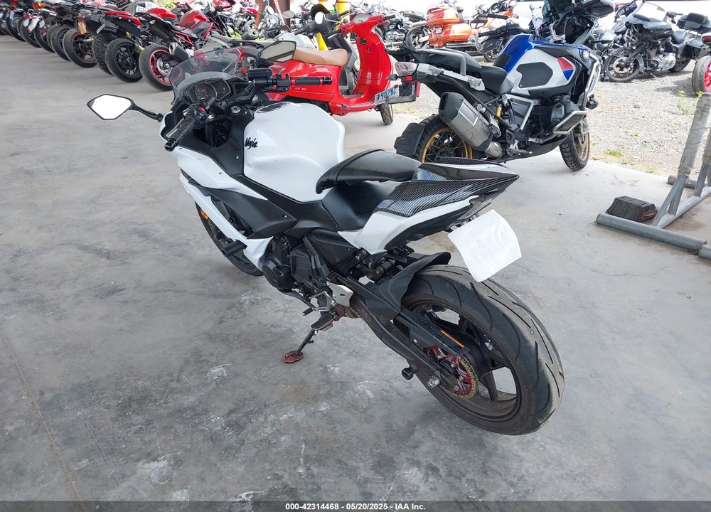 2017 KAWASAKI EX650 F VIN: JKAEXEK1XHDA03106