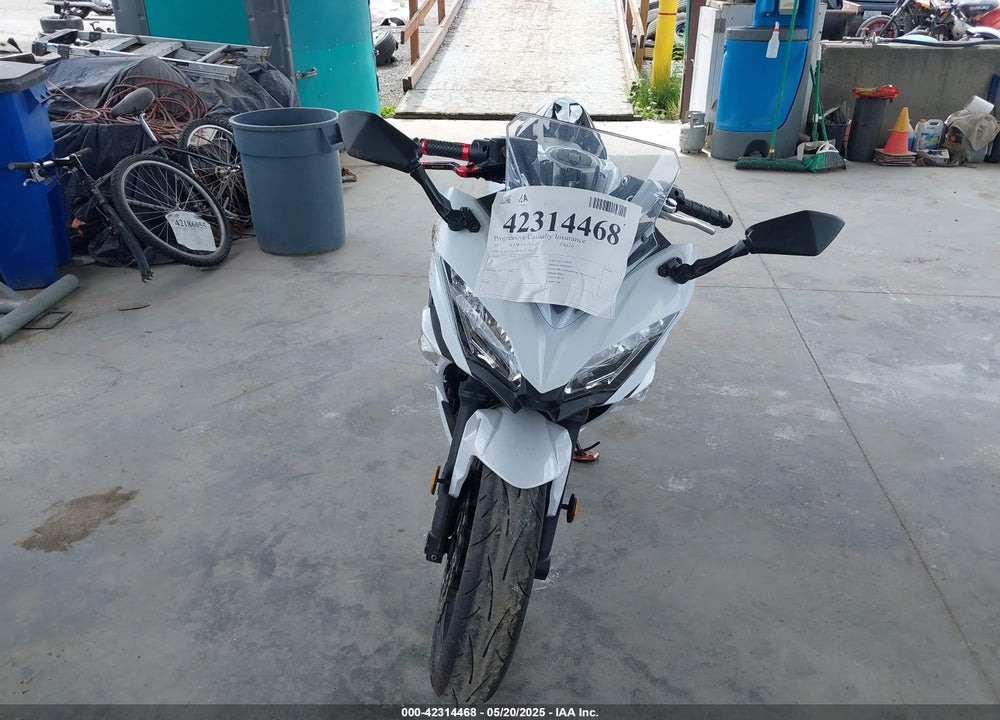 2017 KAWASAKI EX650 F VIN: JKAEXEK1XHDA03106
