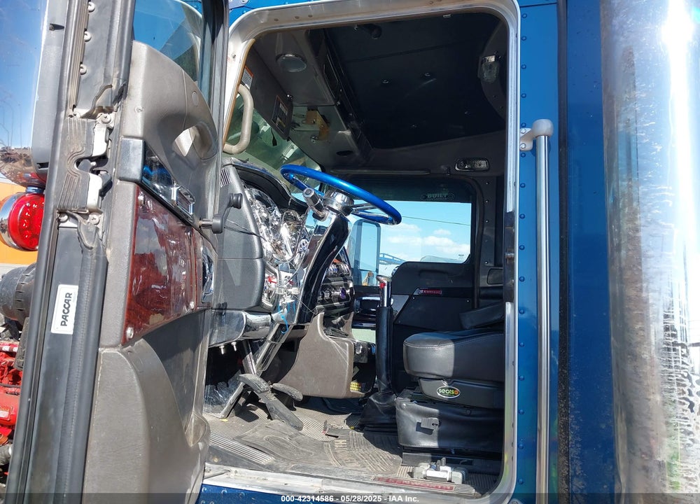 2013 KENWORTH CONSTRUCTION T660 VIN: 1XKAD48X6DJ329923