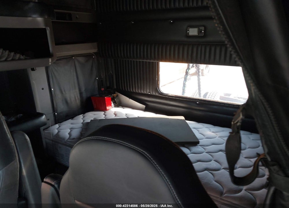 2013 KENWORTH CONSTRUCTION T660 VIN: 1XKAD48X6DJ329923