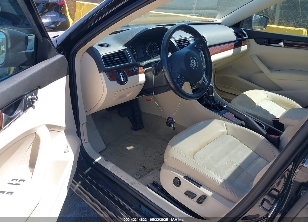 2013 VOLKSWAGEN PASSAT VIN: 1VWCN7A31DC040671