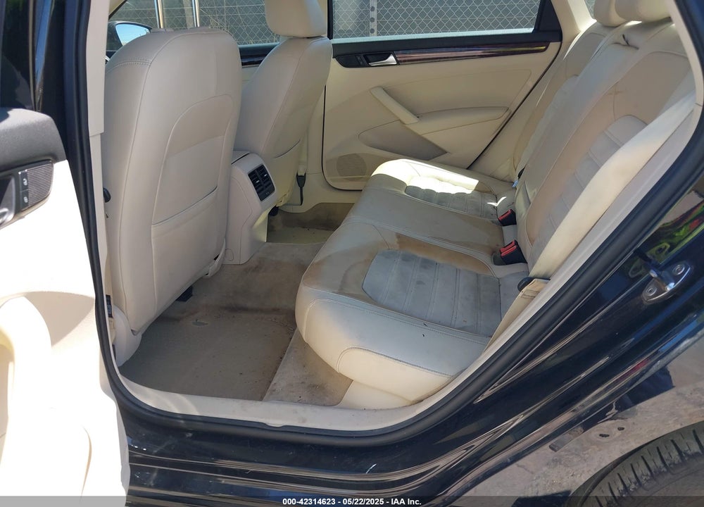 2013 VOLKSWAGEN PASSAT VIN: 1VWCN7A31DC040671