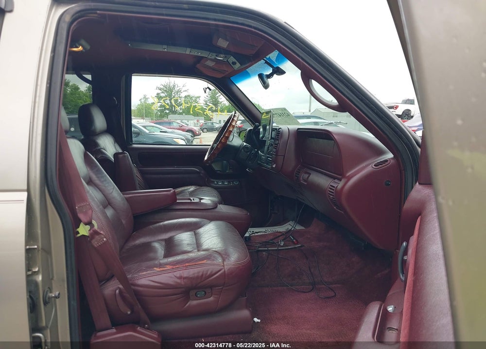 1999 CHEVROLET TAHOE LS VIN: 1GNEK13R8XR102093