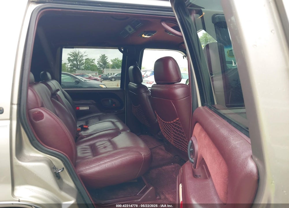 1999 CHEVROLET TAHOE LS VIN: 1GNEK13R8XR102093
