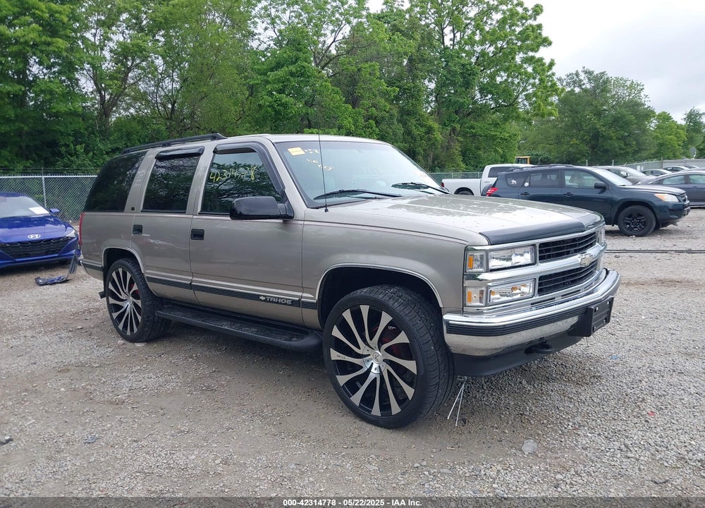 1999 CHEVROLET TAHOE LS VIN: 1GNEK13R8XR102093