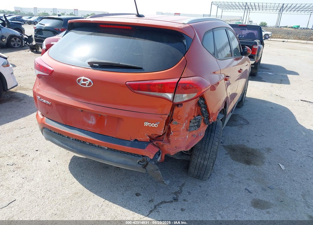 2017 HYUNDAI TUCSON VIN: KM8J33A43HU335526