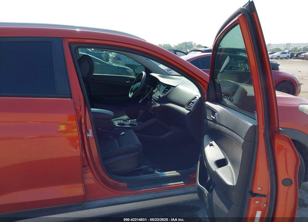 2017 HYUNDAI TUCSON VIN: KM8J33A43HU335526