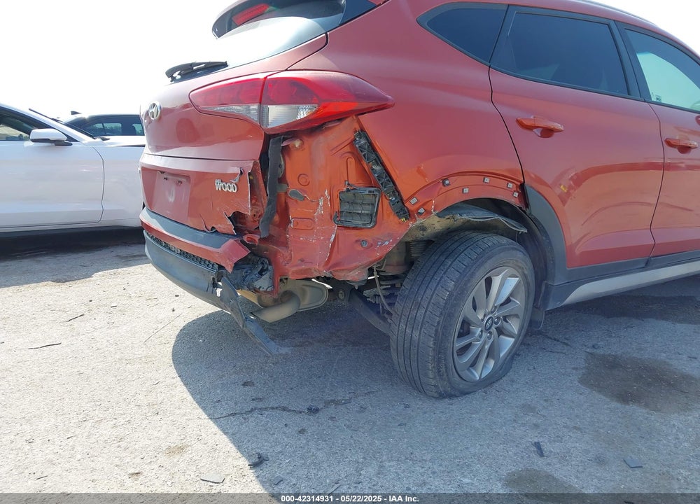 2017 HYUNDAI TUCSON VIN: KM8J33A43HU335526