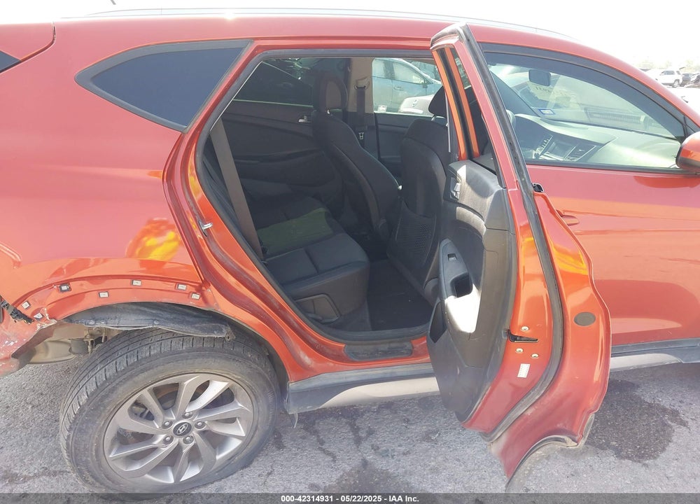 2017 HYUNDAI TUCSON VIN: KM8J33A43HU335526