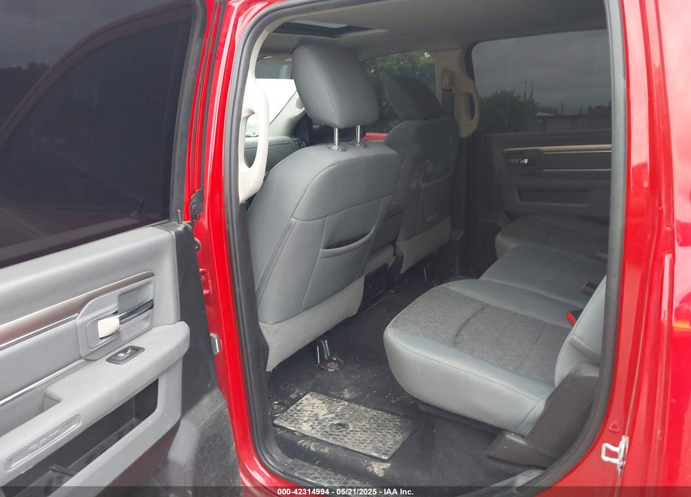 2019 RAM 1500 CLASSIC VIN: 1C6RR7LT6KS527356