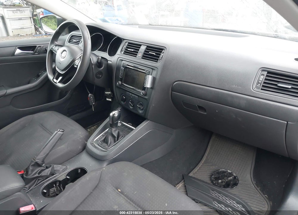 2015 VOLKSWAGEN JETTA 2.0L S VIN: 3VW2K7AJ7FM424412