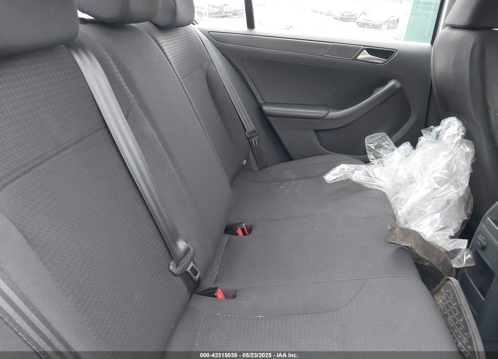 2015 VOLKSWAGEN JETTA 2.0L S VIN: 3VW2K7AJ7FM424412
