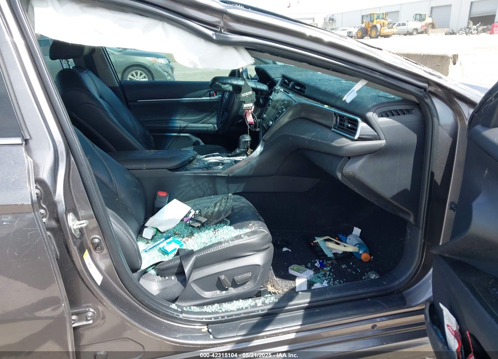 2018 TOYOTA CAMRY VIN: 4T1B61HK0JU106974