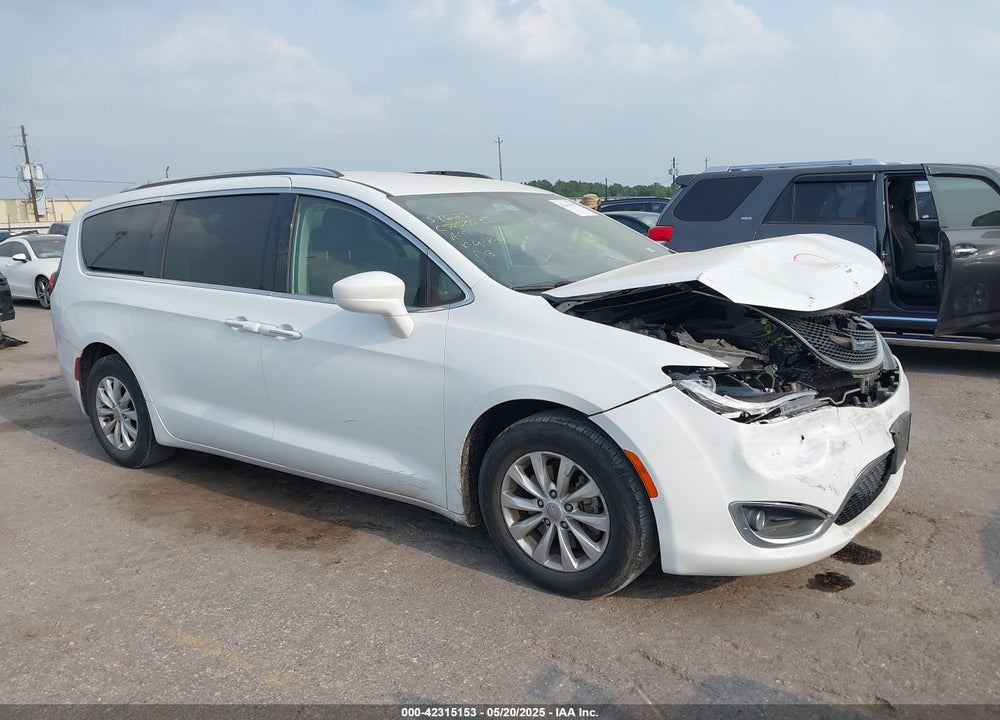 2019 CHRYSLER PACIFICA TOURING L VIN: 2C4RC1BG2KR609002