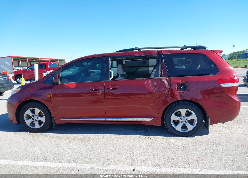 2014 TOYOTA SIENNA LE V6 8 PASSENGER VIN: 5TDKK3DC9ES439226