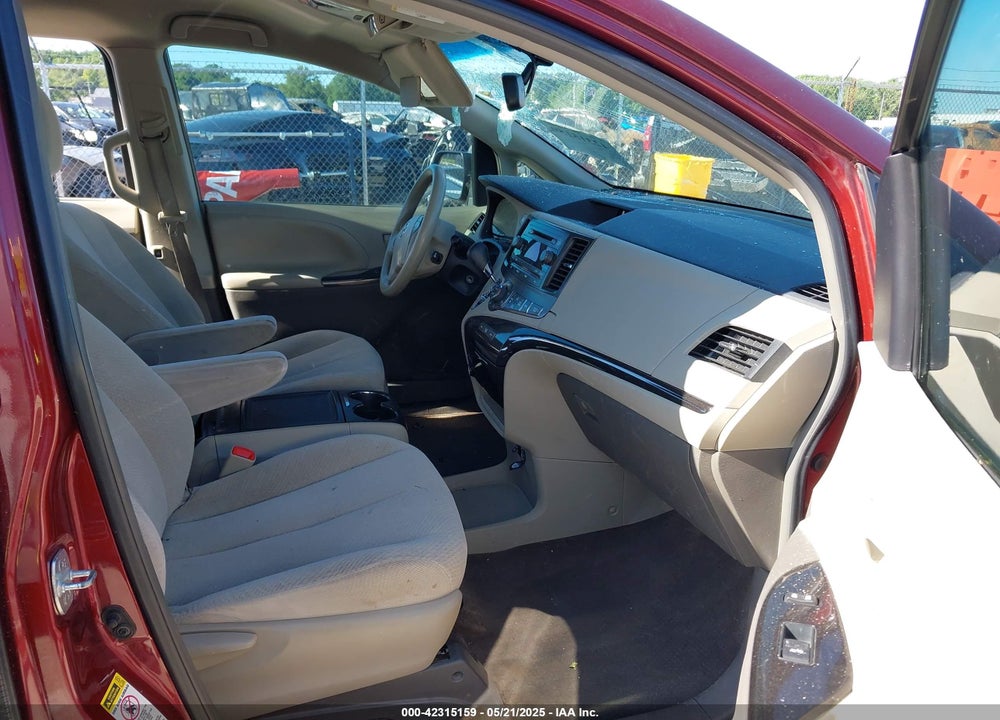 2014 TOYOTA SIENNA LE V6 8 PASSENGER VIN: 5TDKK3DC9ES439226