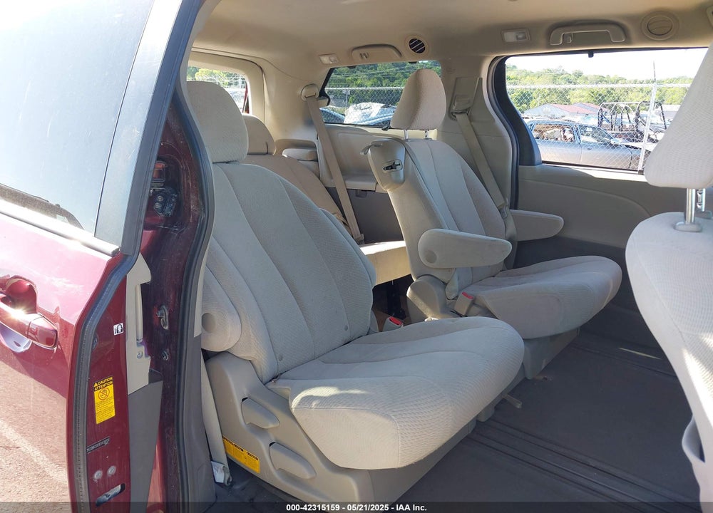 2014 TOYOTA SIENNA LE V6 8 PASSENGER VIN: 5TDKK3DC9ES439226