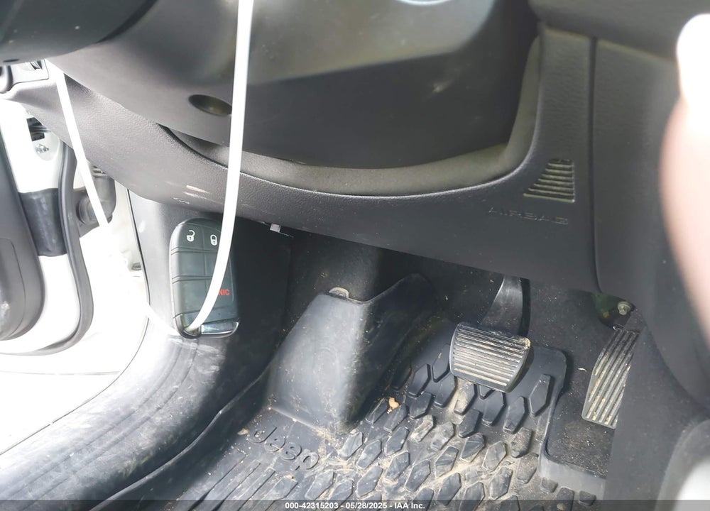 2020 JEEP COMPASS VIN: 3C4NJCAB2LT219828