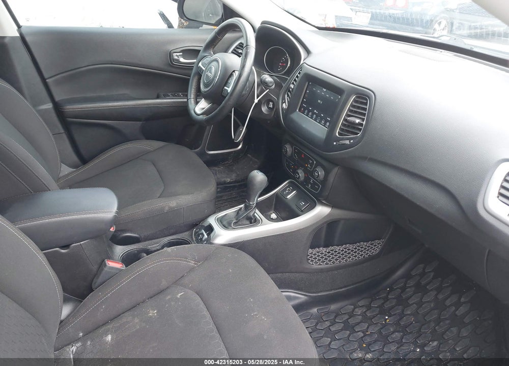 2020 JEEP COMPASS VIN: 3C4NJCAB2LT219828