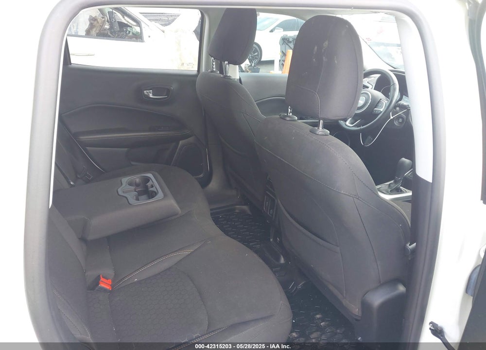 2020 JEEP COMPASS VIN: 3C4NJCAB2LT219828