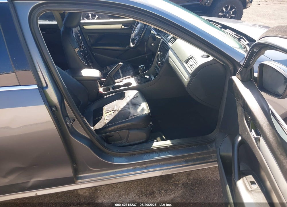 2013 VOLKSWAGEN PASSAT VIN: 1VWBP7A34DC075453
