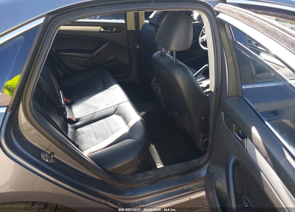 2013 VOLKSWAGEN PASSAT VIN: 1VWBP7A34DC075453