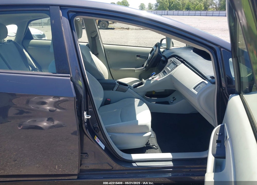 2014 TOYOTA PRIUS TWO VIN: JTDKN3DU5E1743070