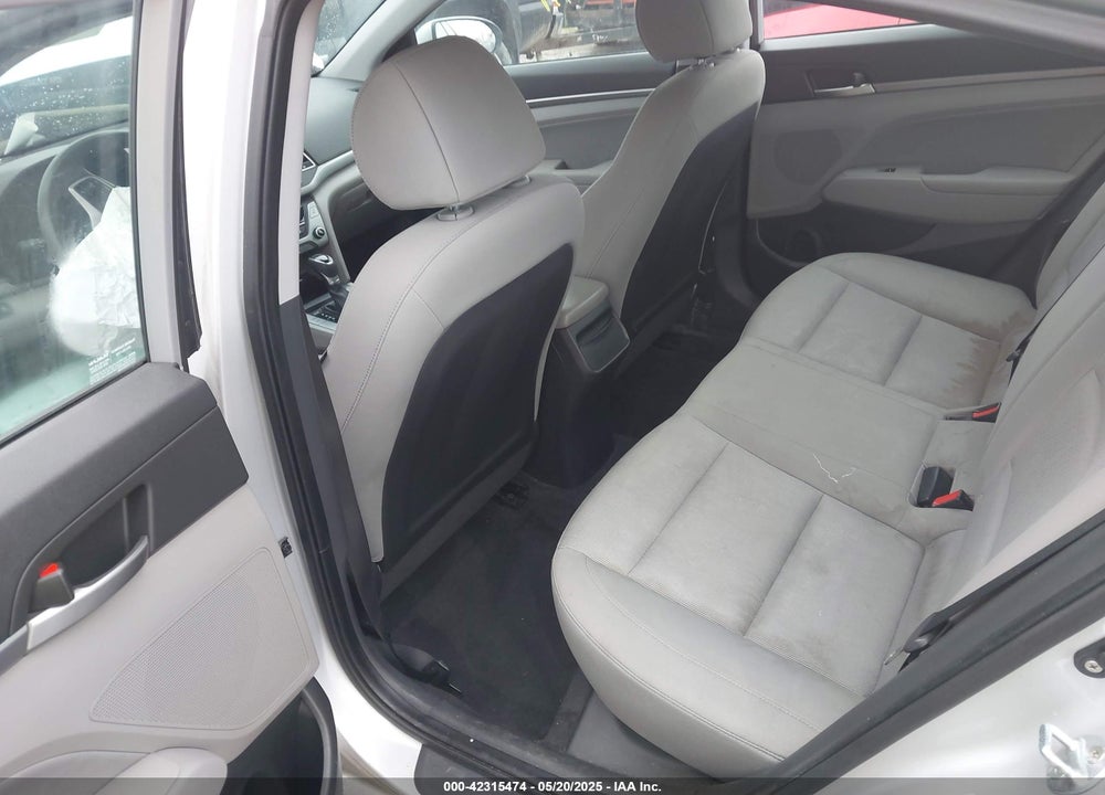 2017 HYUNDAI ELANTRA VIN: KMHD84LF8HU064899